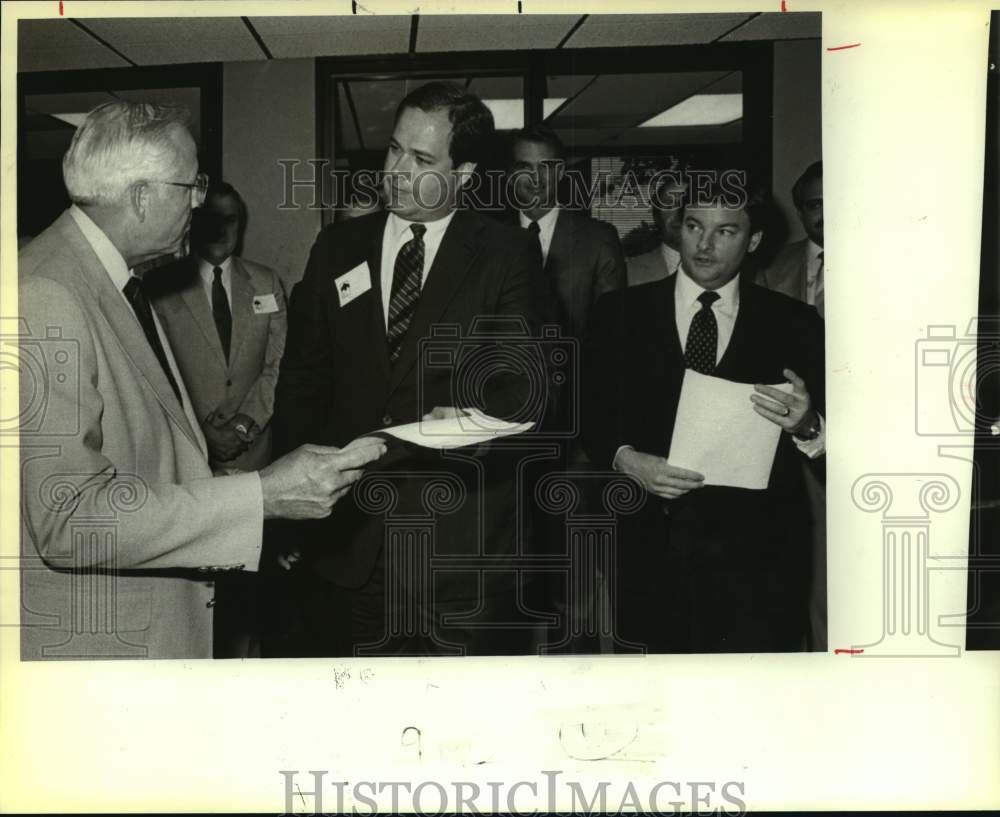 1984 Tom Walthall receiving Loop 1604 Improvements document, Texas-Historic Images