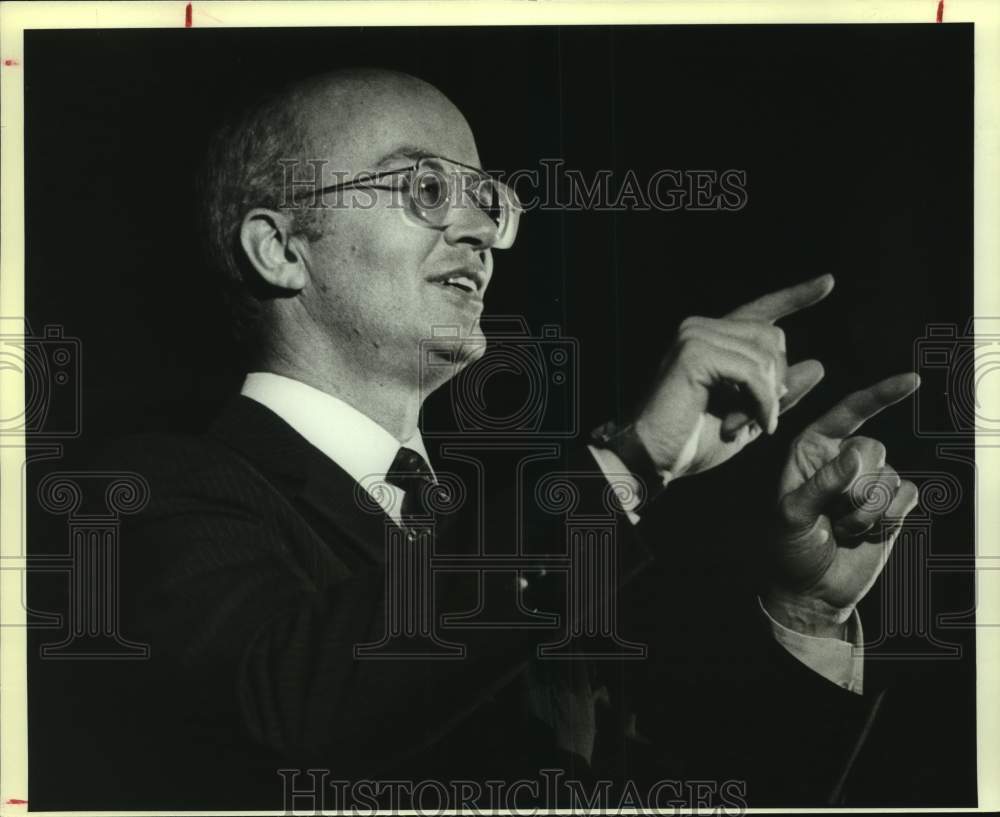 1983 James Watts speaking at Hunter&#39;s Conference, Texas-Historic Images