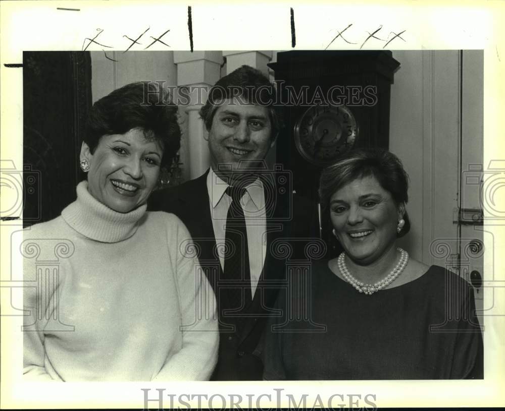 1986 Linda Bailey with guests at Gifford home in Monte Vista, Texas-Historic Images