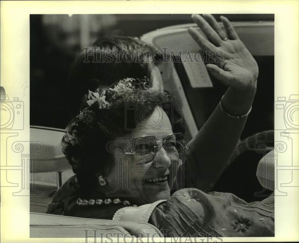 1986 Agnes Harwood weaves to crowd during Fiesta Parade, Texas-Historic Images