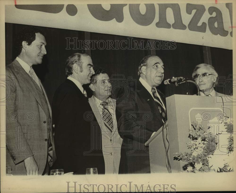 1978 U.S. Representative Henry B. Gonzalez speaking at podium-Historic Images