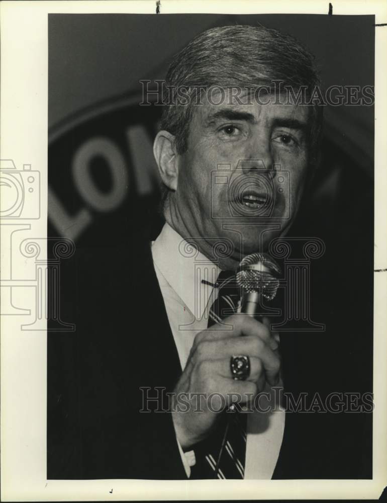1985 Jack Kemp with microphone, Texas-Historic Images