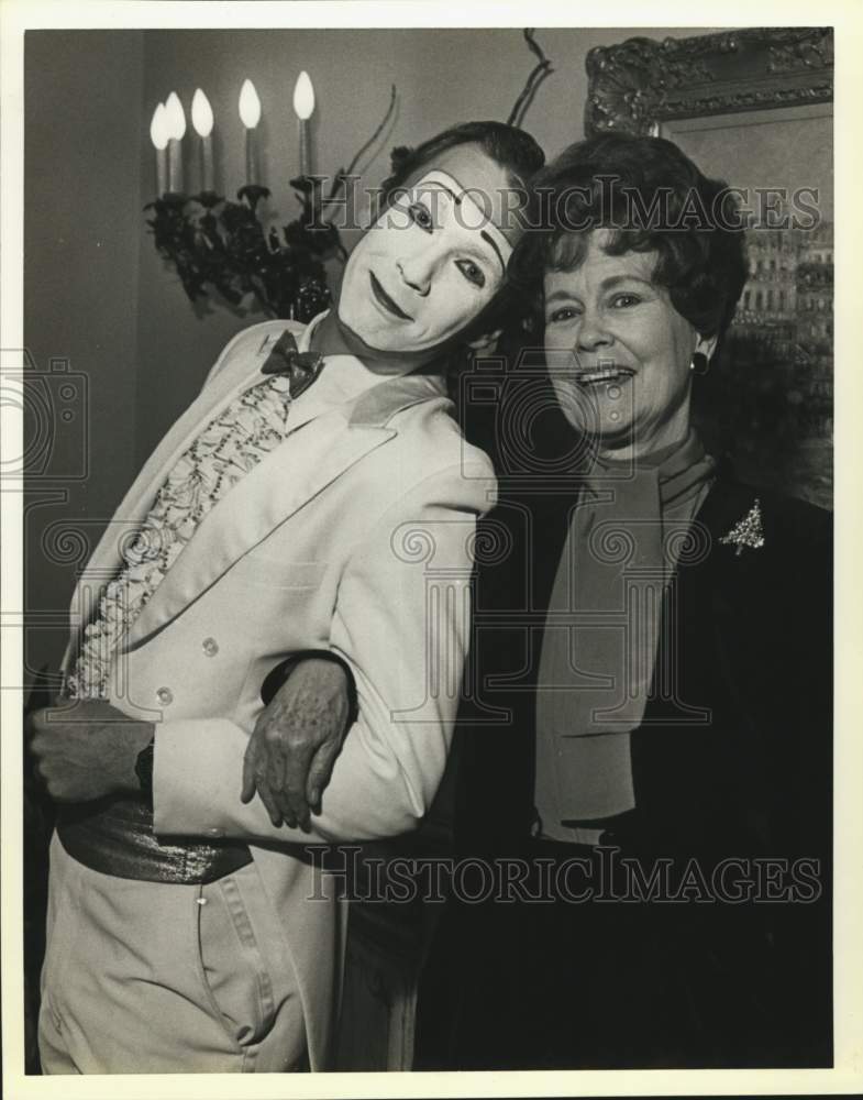 1988 National Society of Arts &amp; Letters Silver Tea attendees, Texas-Historic Images