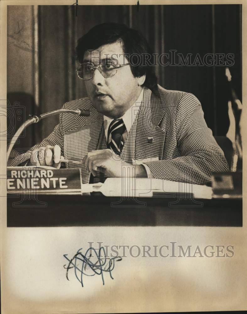 1975 Richard Teniente at microphone-Historic Images