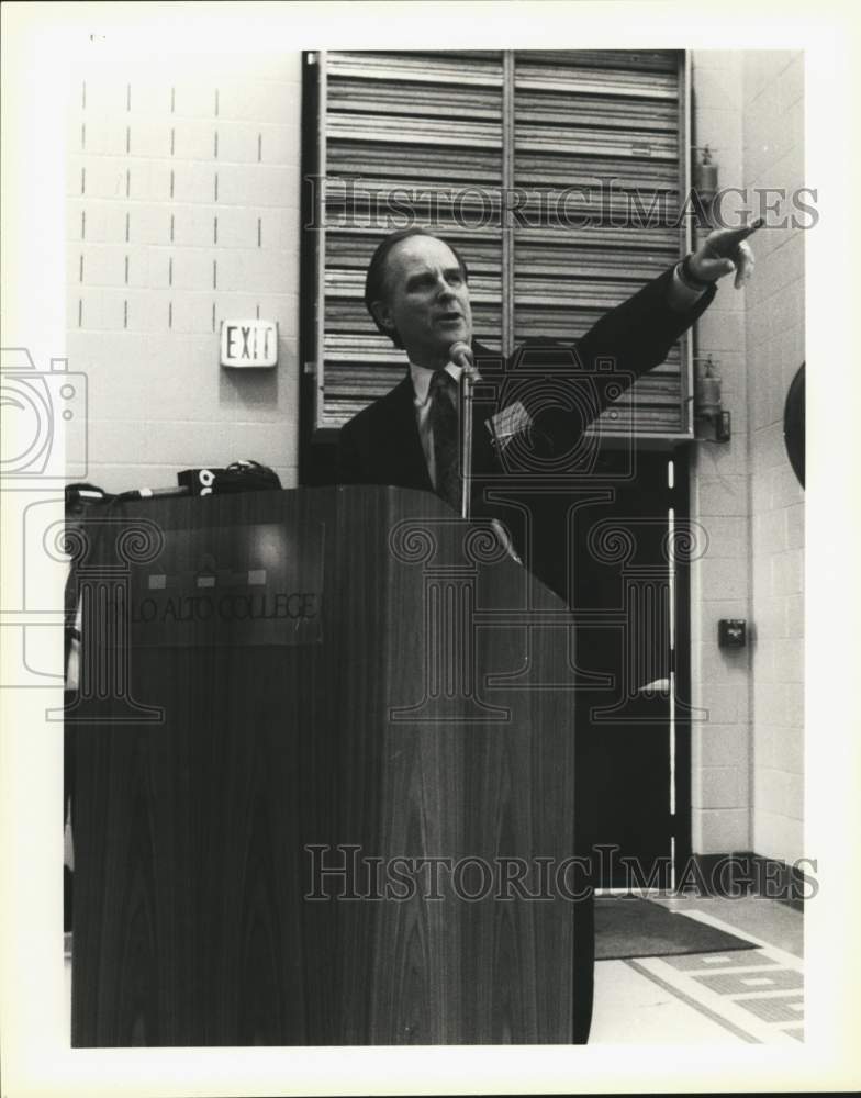 1992 Nelson Wolff announces opening of Palo Alto Natatorium, Texas-Historic Images
