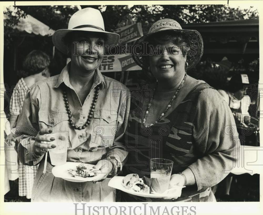 1986 Attendees of Friends of the McNay&#39;s Spring Gathering, Texas-Historic Images