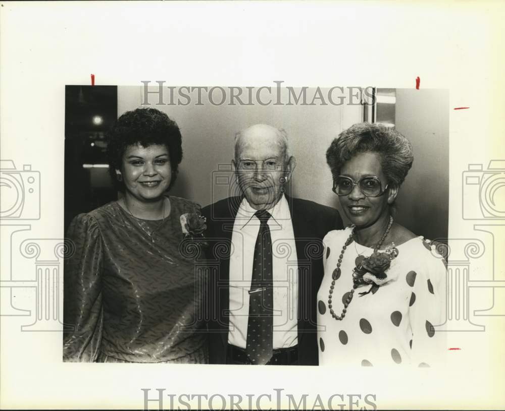 1987 Diana Thomas, Eusevio Barrera &amp; Edwina Oliver at USO Club.-Historic Images