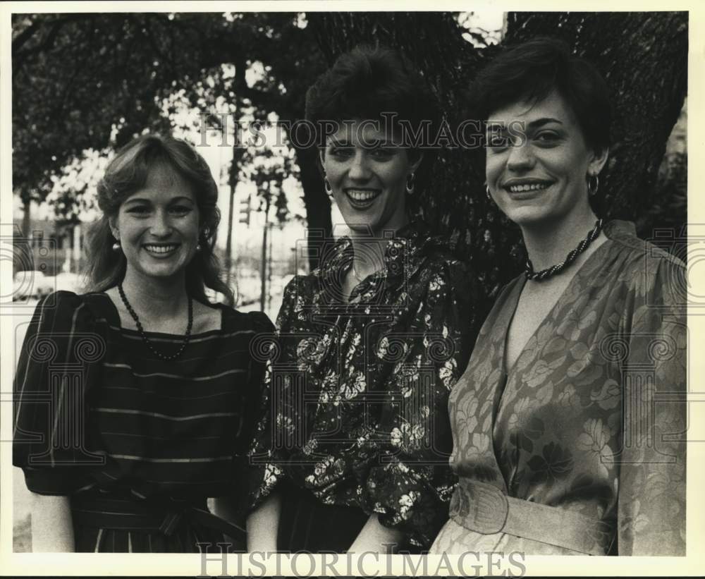1984 Linda Mays, Margaret Mickler &amp; Ruth Keller beneath tree, Texas-Historic Images