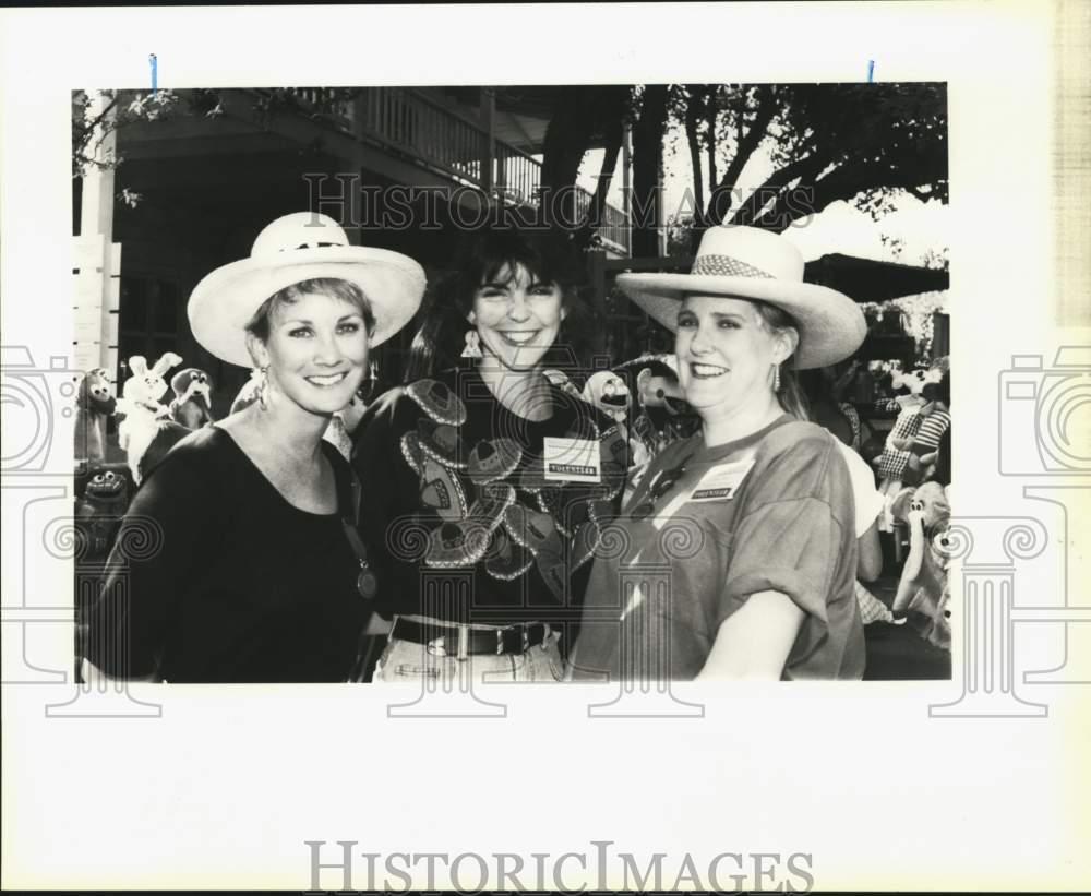 1991 Tara Taylor, Janet Hancock &amp; Dawn Biltz at Fiesta Arts Fair.-Historic Images