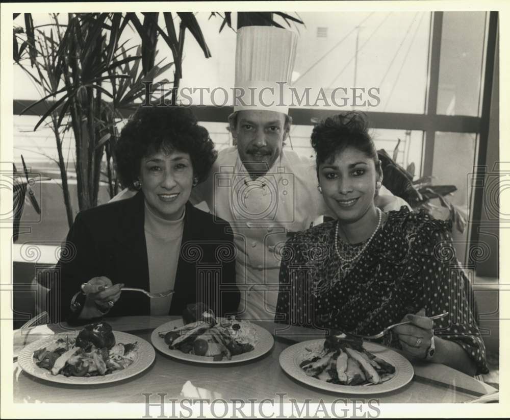 1989 Medical Society Auxiliary tasting for benefit luncheon, Texas-Historic Images