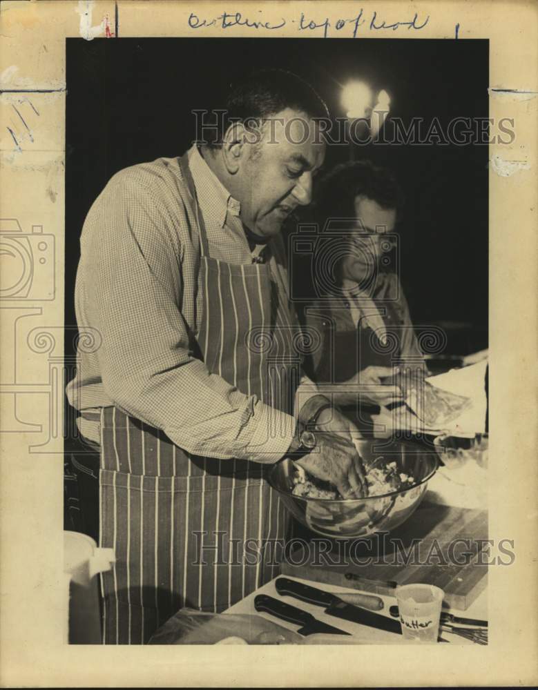 1982 Bert Greene preparing food with Merle Ellis, Texas-Historic Images
