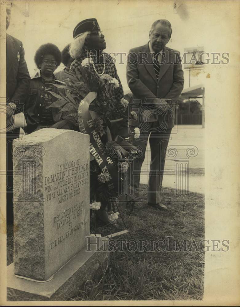1975 Glen Hartman and Mrs. Edward C. Duncan at wreath laying.-Historic Images