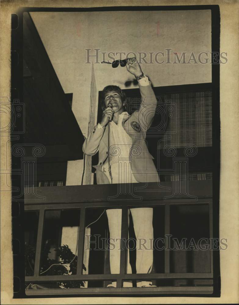 1978 Dr. Tolbert S. Wilkinson on balcony-Historic Images