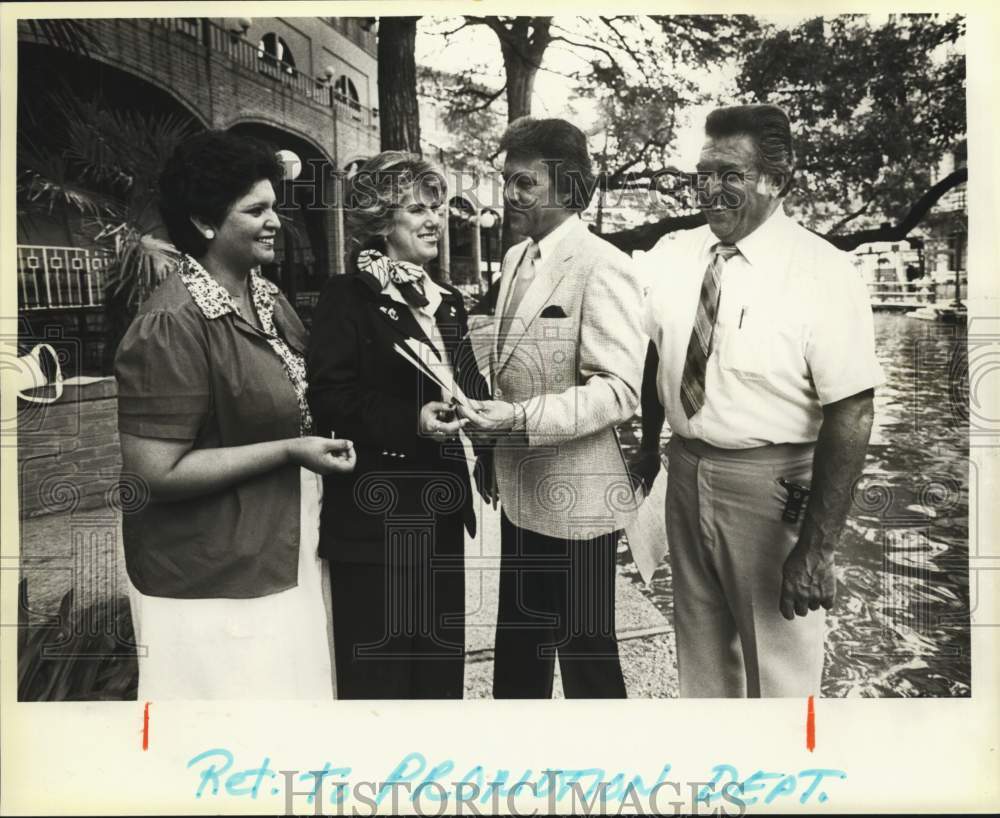 1984 Members plan Stroh-Ling event on the San Antonio Riverwalk.-Historic Images