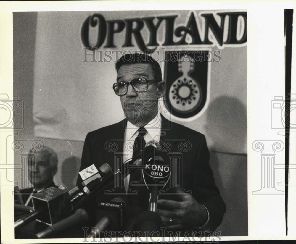 1989 E.W. Wendell answers questions about Opryland USA.-Historic Images