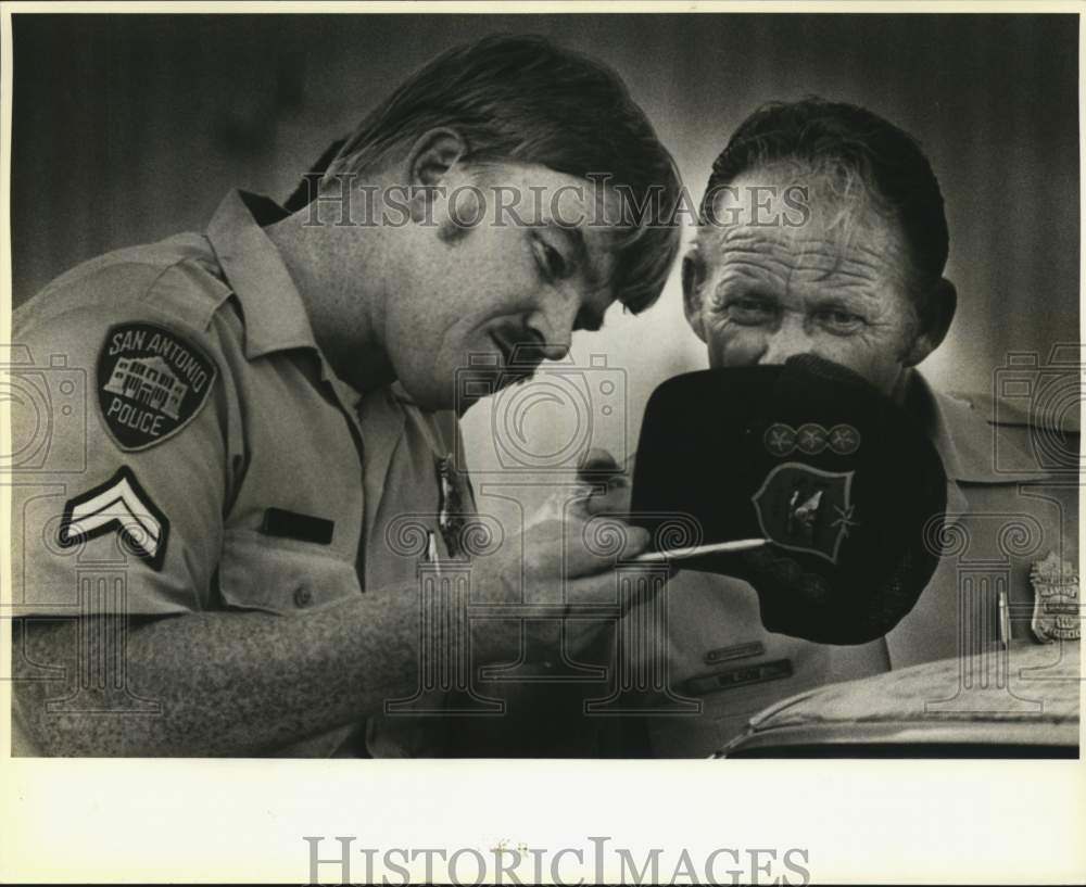 1986 San Antonio Police Officers Inspect Bullet Hole In Victim&#39;s Hat-Historic Images