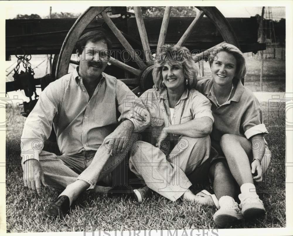 1990 San Antonio Express-News Publisher Larry Walker And Family-Historic Images