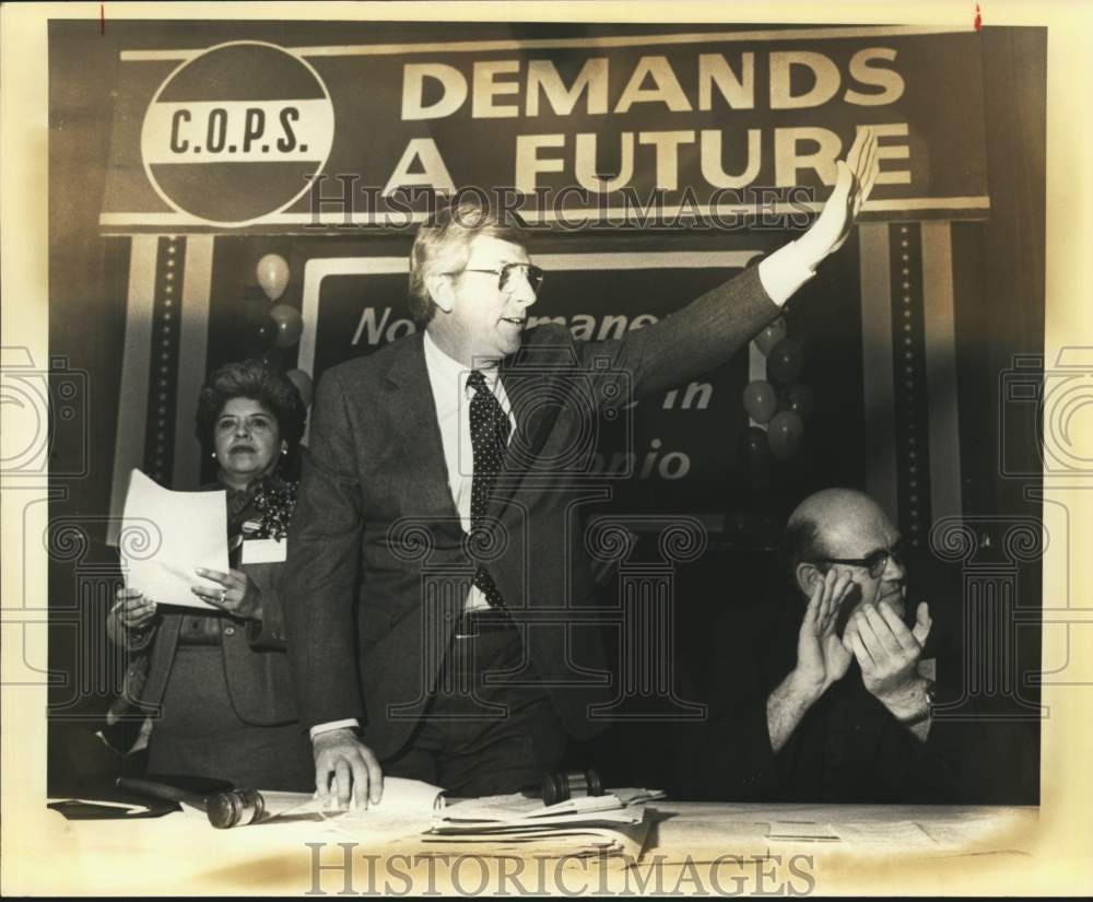 1982 Governor Mark White speaks at COPS Convention.-Historic Images