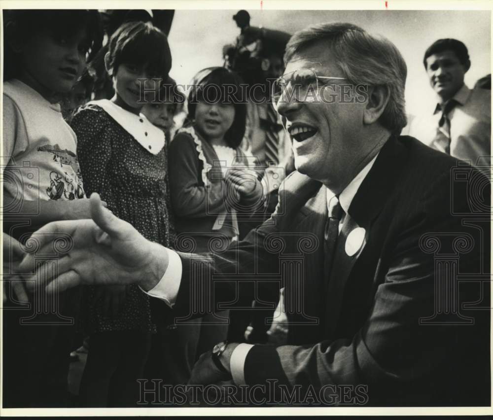 1986 Governor Mark White campaigns at Collier Elementary.-Historic Images