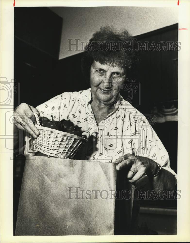 1984 Helen Whited, Winner of the Seventh Annual Brown Bag Contest-Historic Images