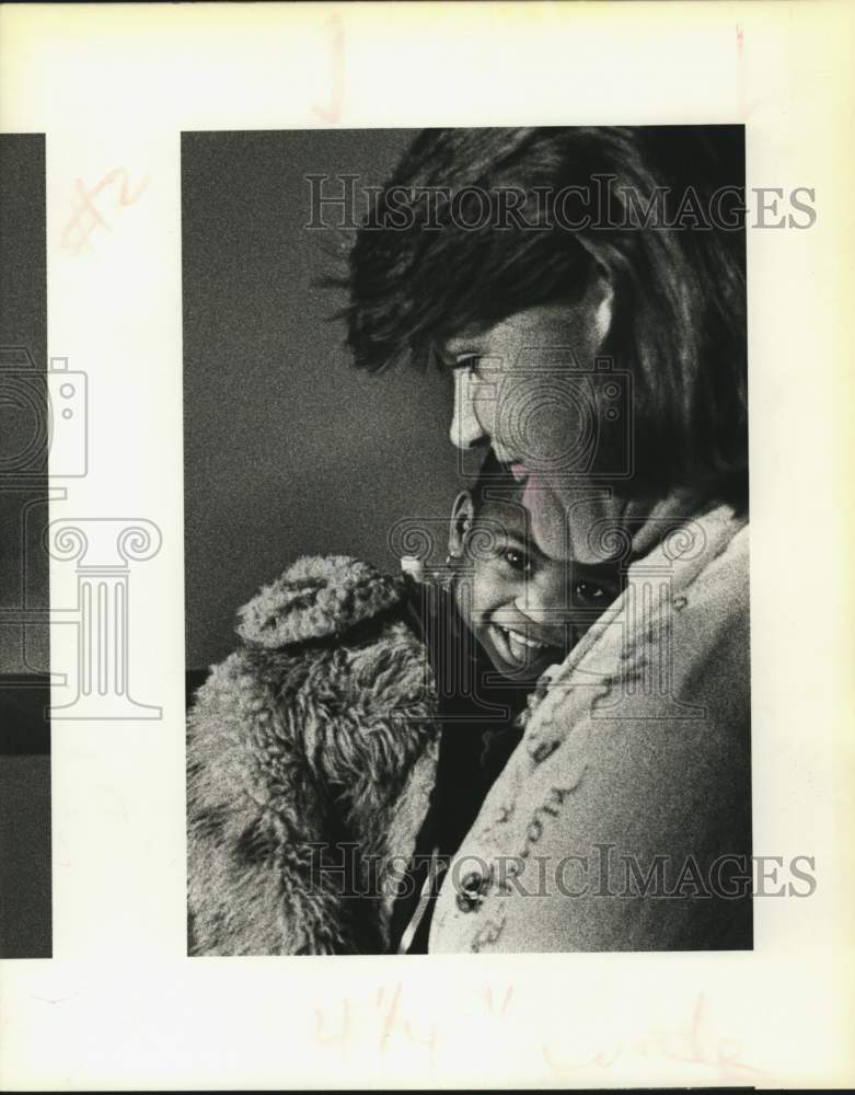 1985 Mahogany White hugs nursing student Mary Beth Bergan, Texas-Historic Images