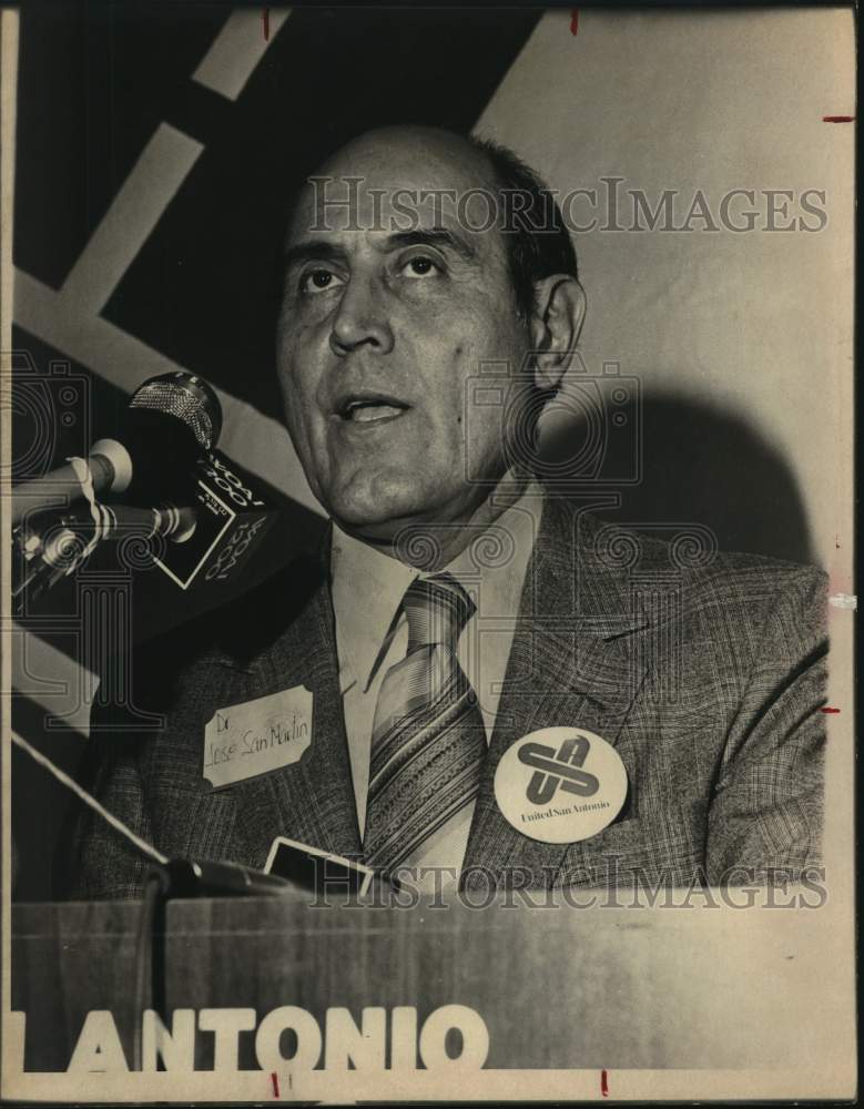 1981 Dr. Jose San Martin speaking at podium, United San Antonio, TX-Historic Images