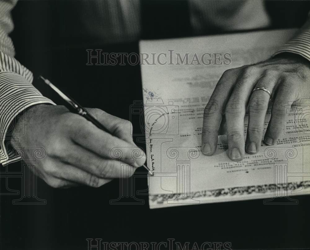 1981 Gerald Goldstein, San Antonio attorney, writing on document-Historic Images