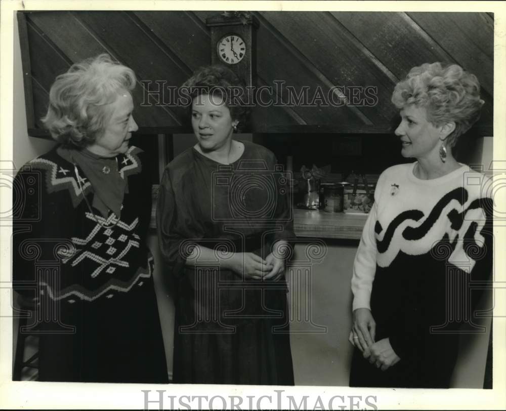 1988 Ladies at Gwathmey's holiday open house in San Antonio-Historic Images