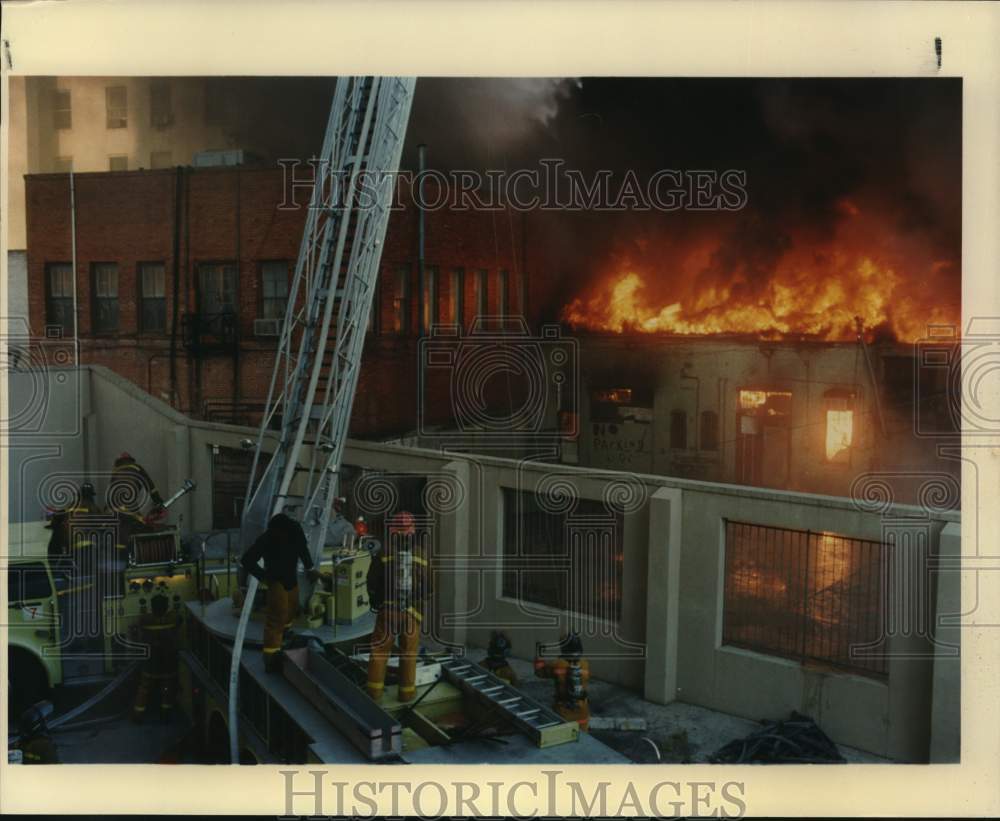 1988 Four alarm fire destroys nightclub at Third and Broadway, Texas-Historic Images