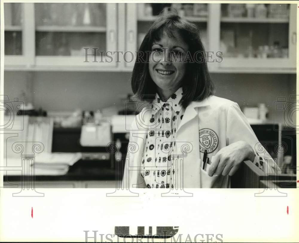 1988 Dr. Kathy Tuttle, hypercalcemia researcher, in the lab-Historic Images
