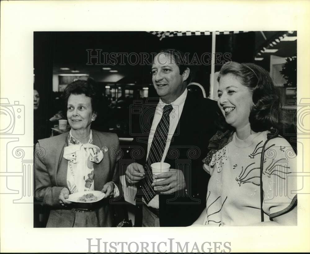 1987 Betty Witherspoon, Peter & Mary Turnbull, Alamo Heights-Historic Images