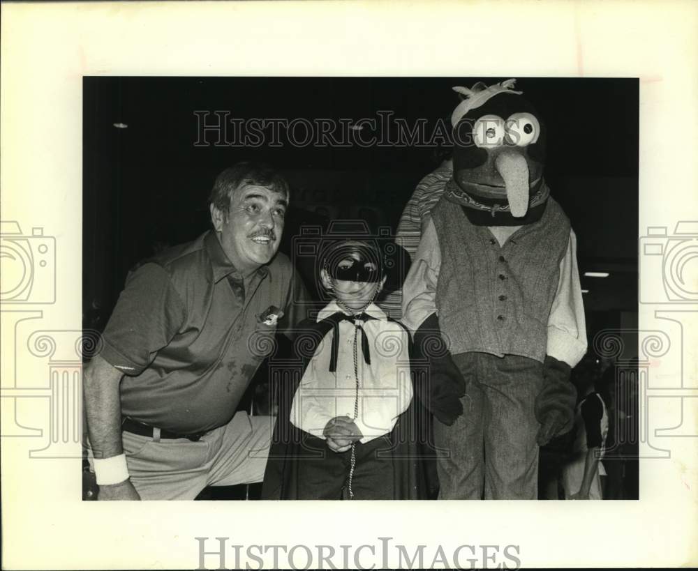 1982 Actor James Doohan with costume contest winners, Texas-Historic Images