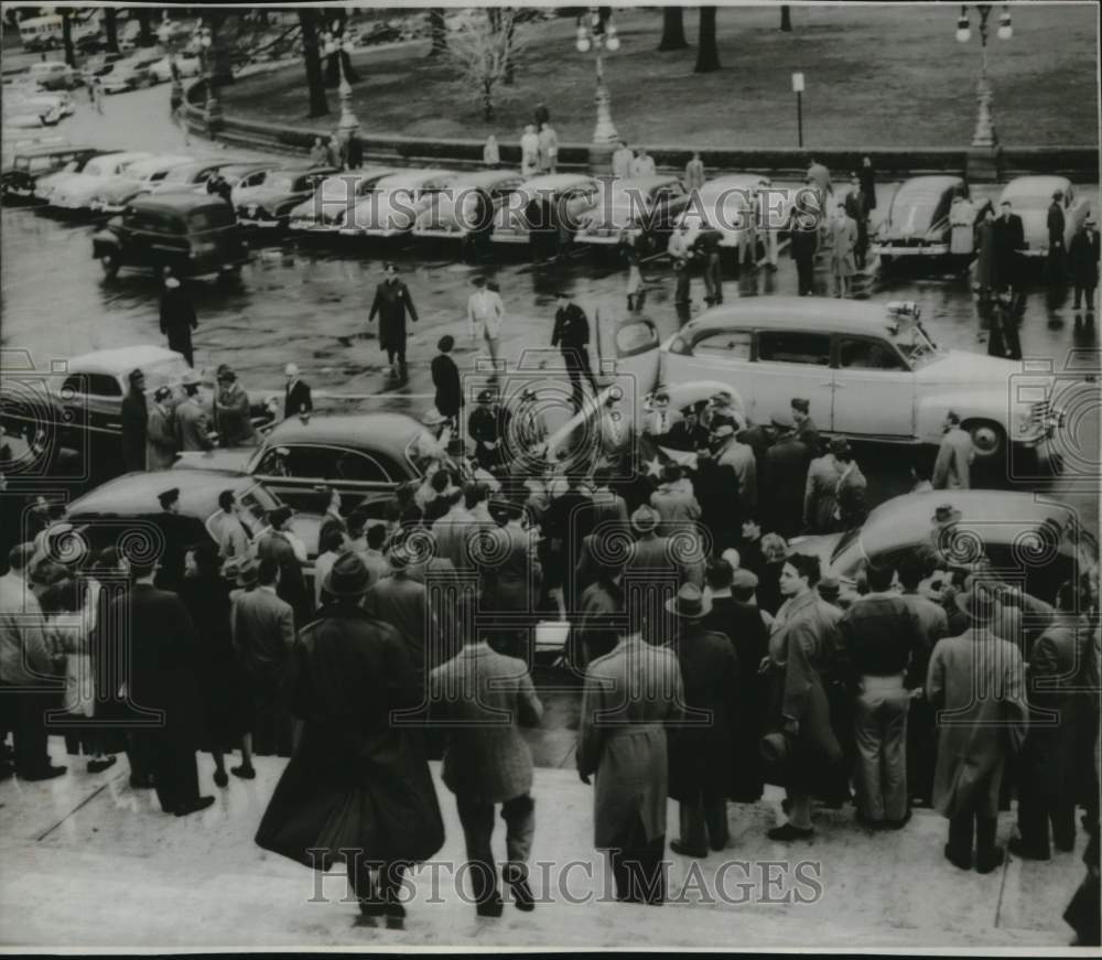 1954 Crowd gathers after shooting in House chamber in Washington, DC-Historic Images