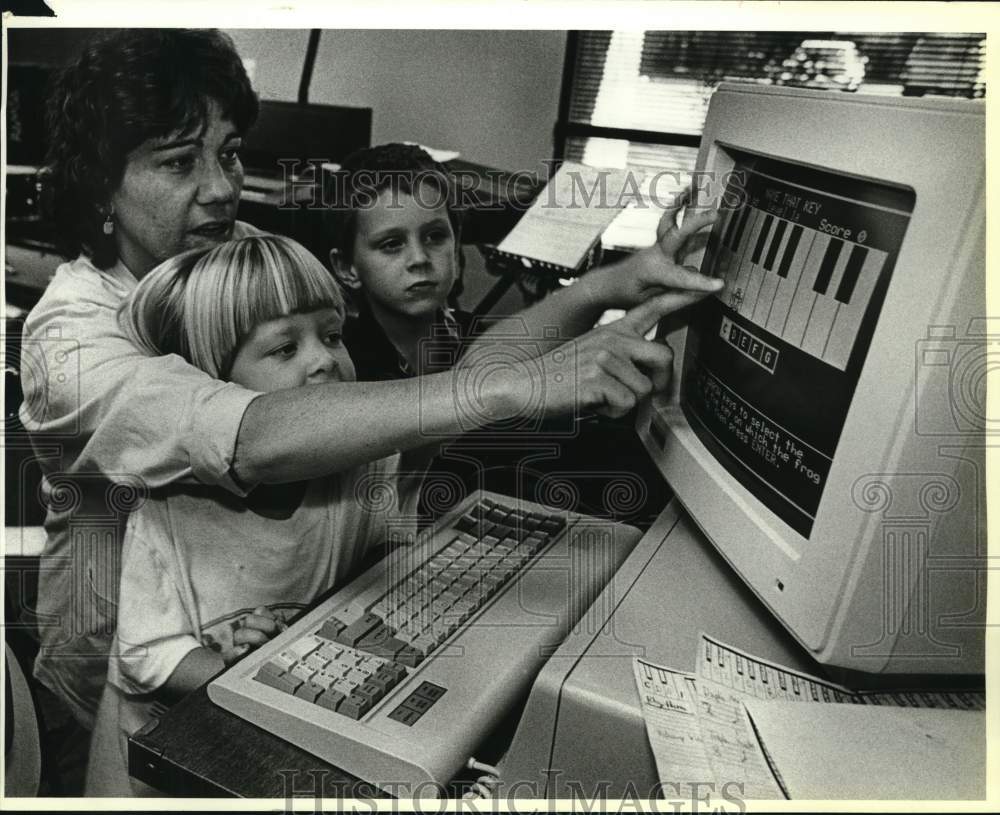 1981 Melissa Javors teaching children music on a computer, Texas-Historic Images