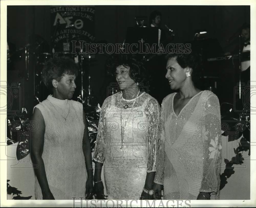 1989 Edwina Oliver, Clarice Jackson, Margaret Winn - Poinsettia Ball-Historic Images