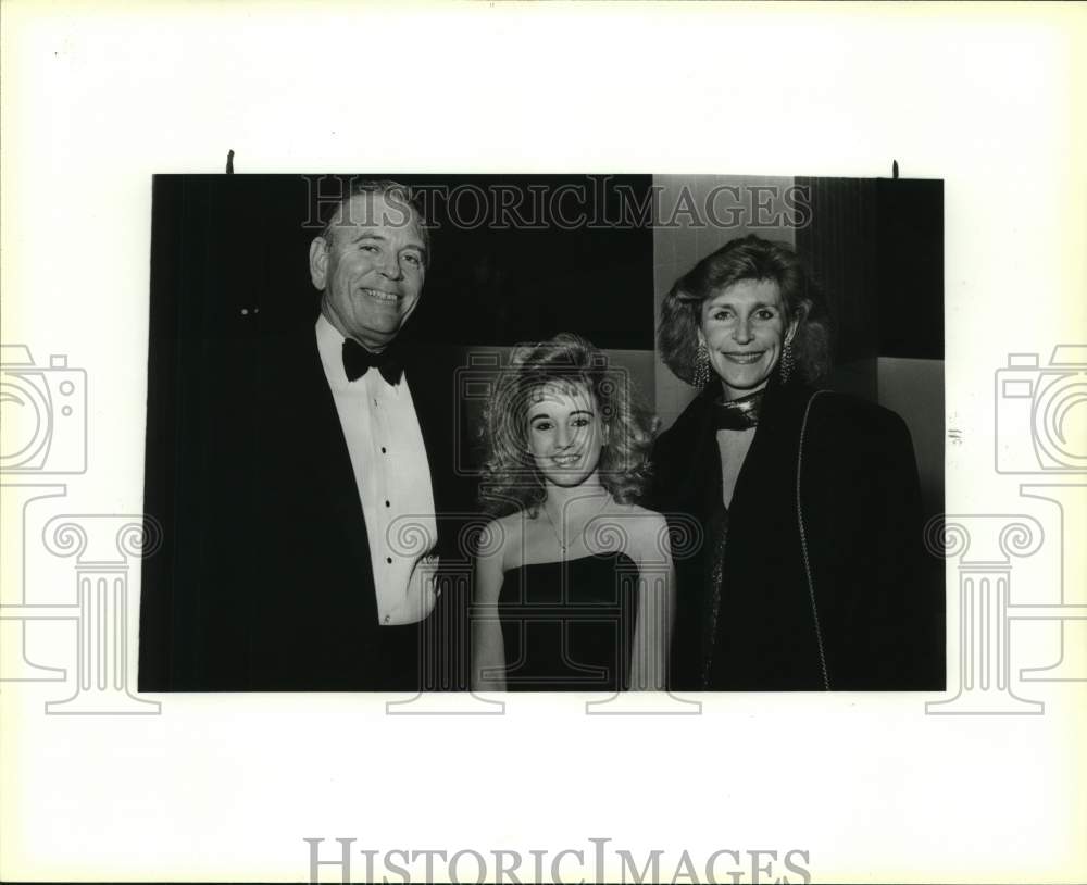1988 Jerry Jones, Becki Williams, Susan Schneider At Stage Door-Historic Images