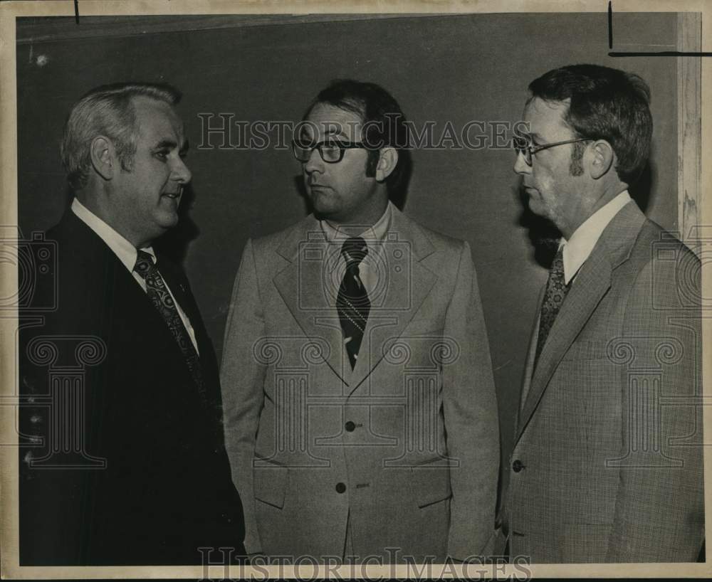 1975 C. Linden Sledge speaks with colleagues-Historic Images