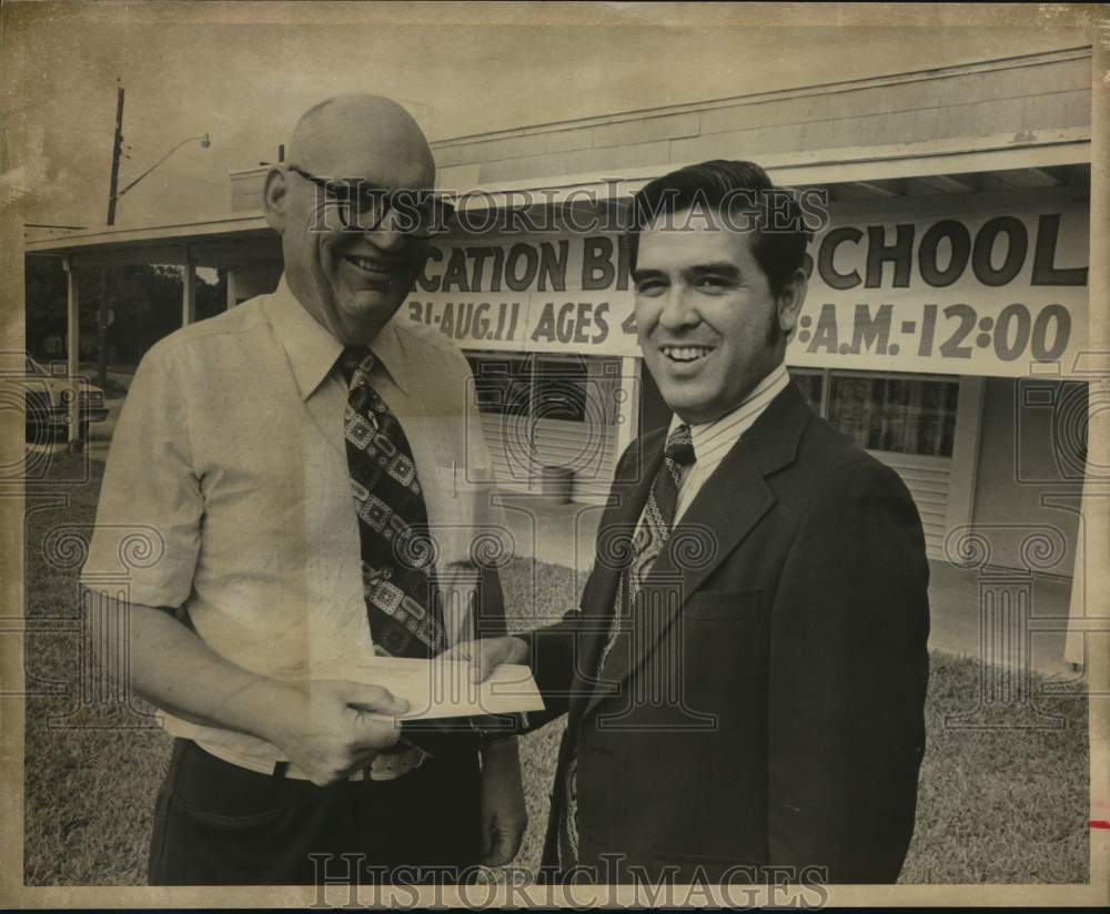 1978 Reverend Horace Harmon &amp; Juan Vasquez at presentation at school-Historic Images