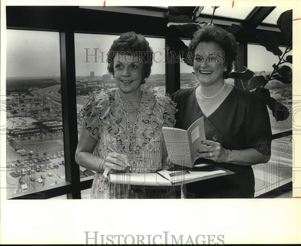 1986 Phyllis Luncheon guests for Crystal Ball, Texas-Historic Images