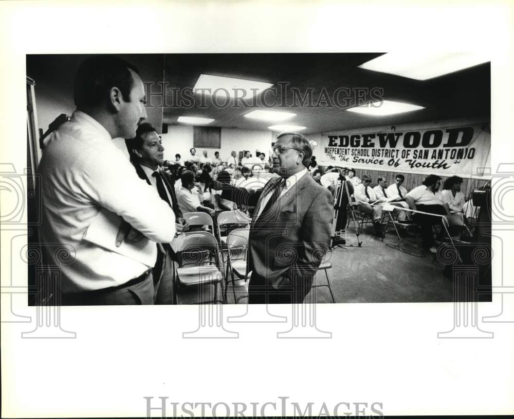 1989 Jimmy Vasquez at Edgewood vs. Kirby meeting, Texas-Historic Images