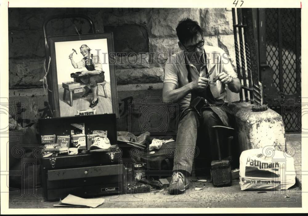 1986 Chinese shoemaker repairs shoes in Chinatown, New York-Historic Images