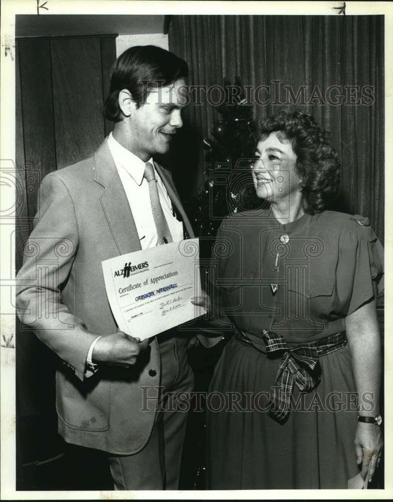 1990 Linda Tresp presents award to Joe MacMillan at Alzheimer event-Historic Images