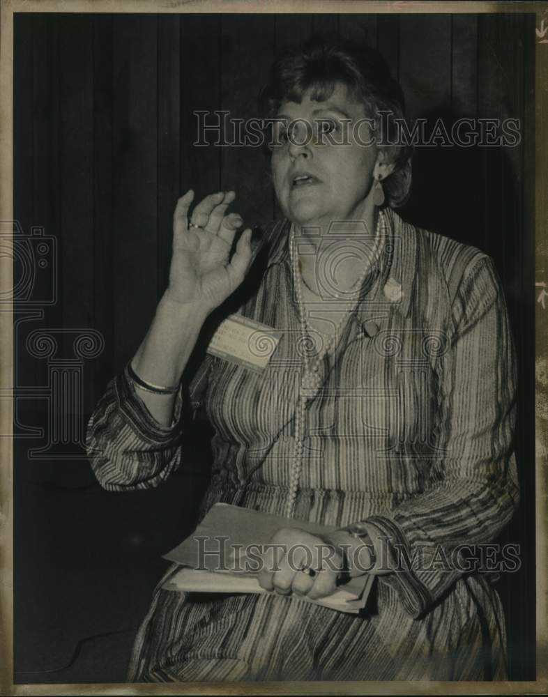Virginia Trotter speaks at an event-Historic Images