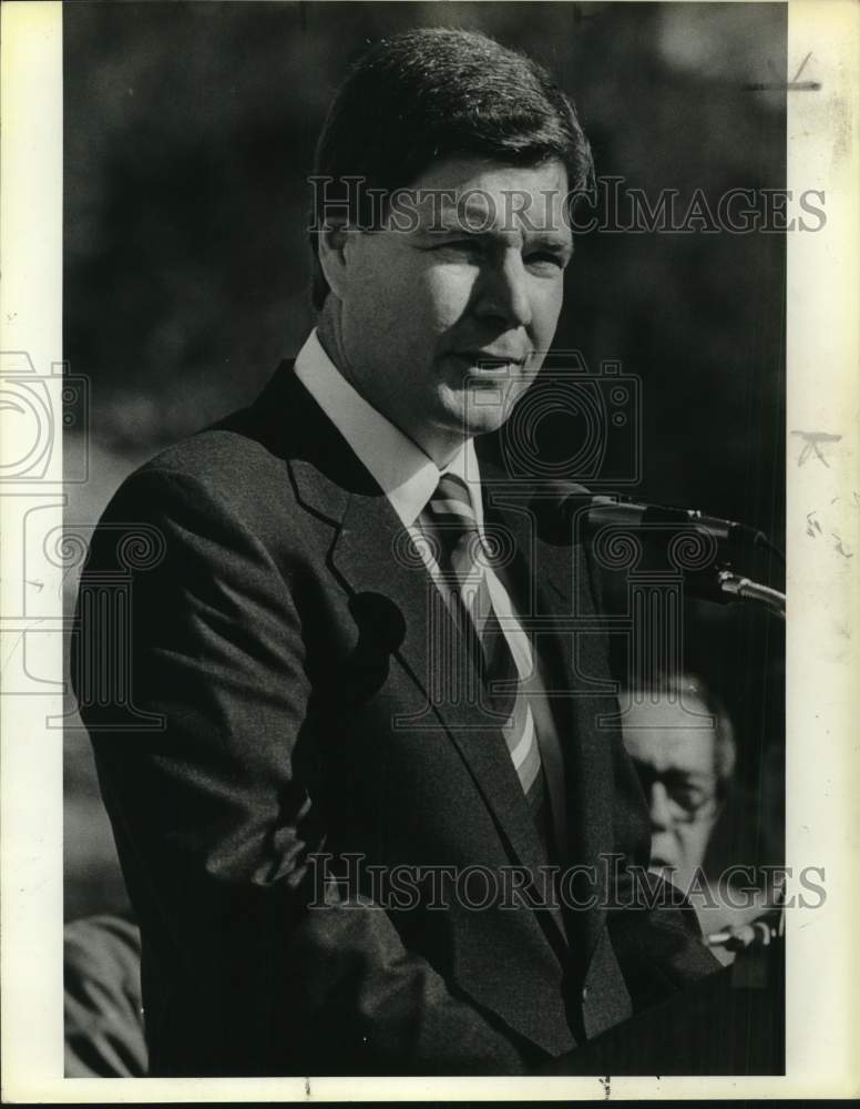 1985 Tom Vickers addresses crowd at TMI ground breaking.-Historic Images