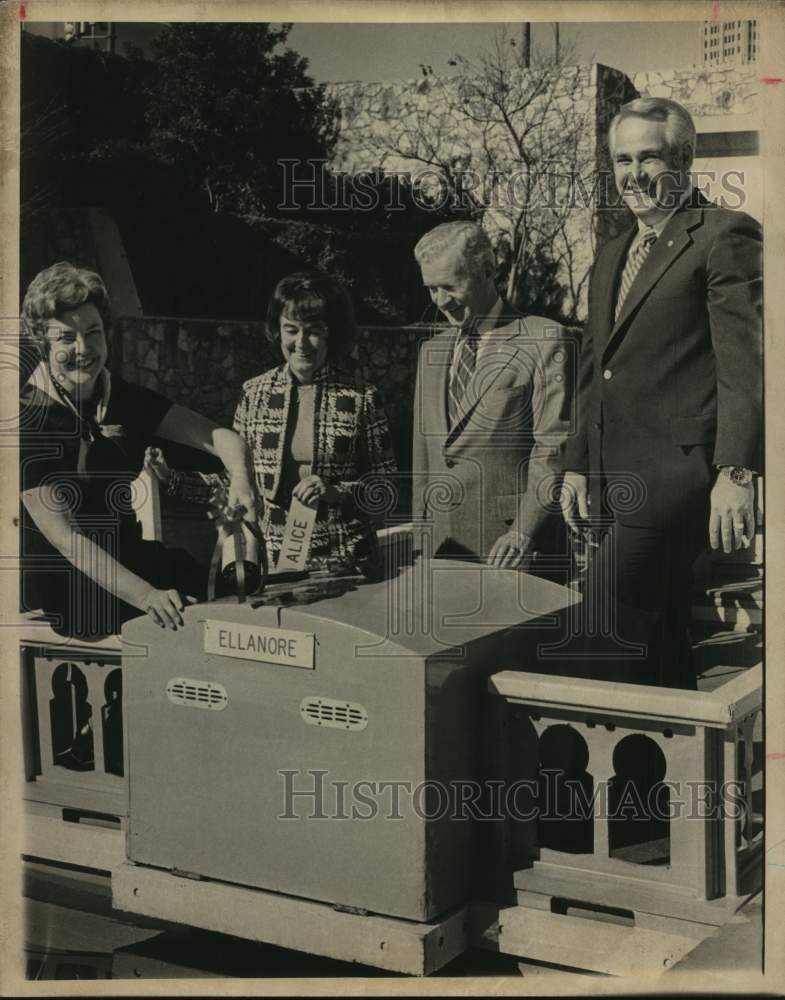 1975 Linden Sledge and other participants place voting ballots-Historic Images