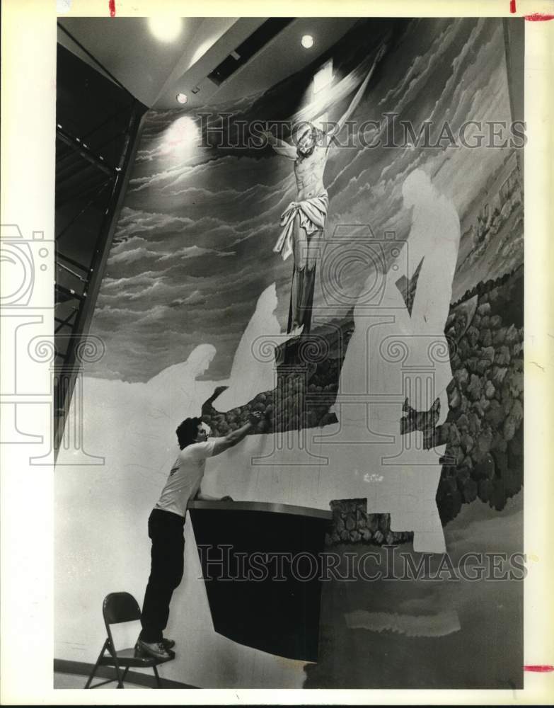 1986 Artist Marcelino Villanueva works on his religious art.-Historic Images