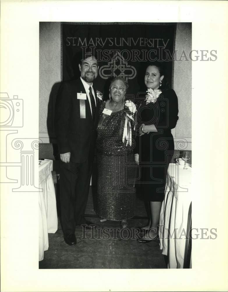 1992 Attendees of St. Mary&#39;s Alumni Banquet at Plaza San Antonio-Historic Images