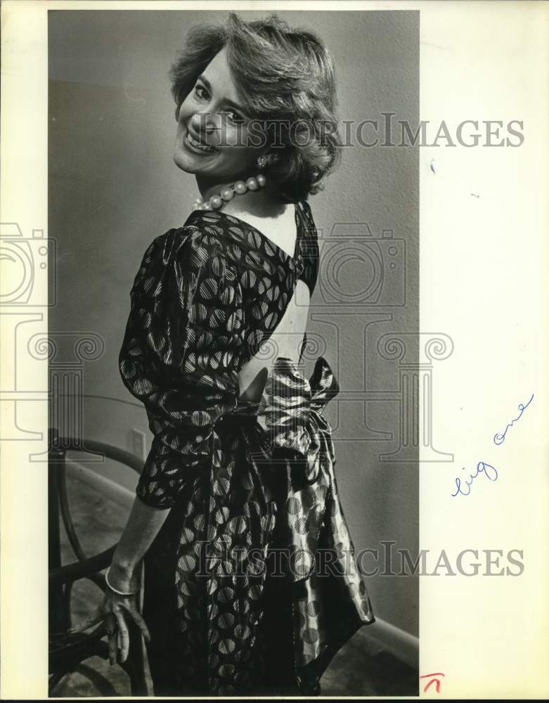 1985 Walton Vandiver wears Ungaro's high style feminine look fashion-Historic Images