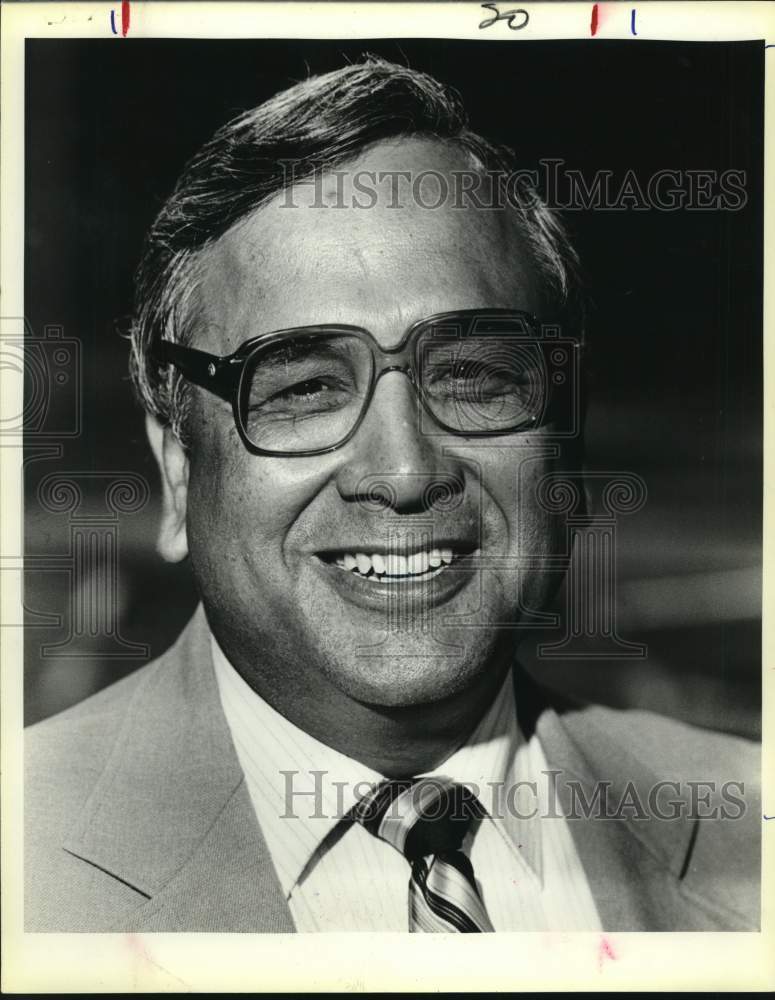 1985 Edgewood ISD superintendent James Vasquez.-Historic Images