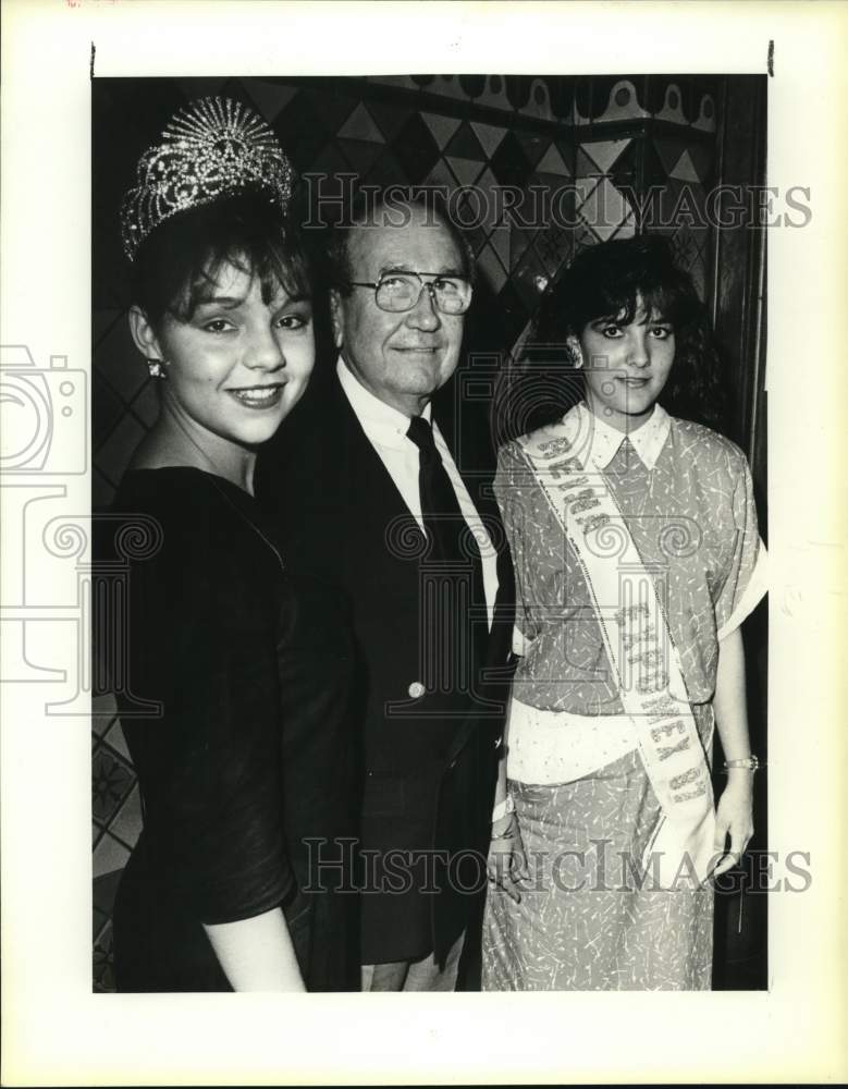 1987 Jose Luis Vasquez and former queens attend Expomex &#39;87 event-Historic Images